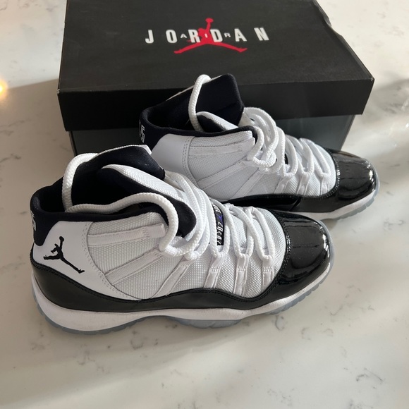 Air Jordan 11 Retro Concord